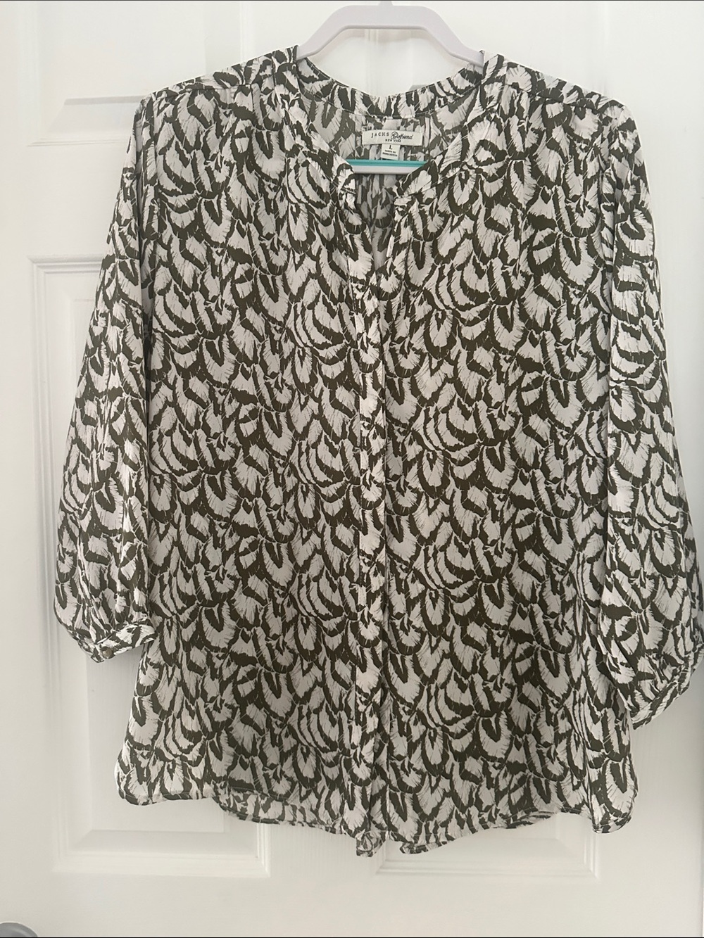 JACHS Girlfriend Black and White Leaf-Print Button Front Blouse